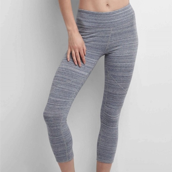GAP Pants - Gap GFast Spacedye Capri in Performance Cotton S